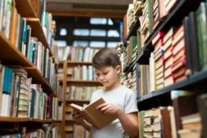 میانگین مطالعه روزانه ایرانی‌ها ۱۱ دقیقه؛ کتاب کاغذی همچنان محبوب‌ترین انتخاب