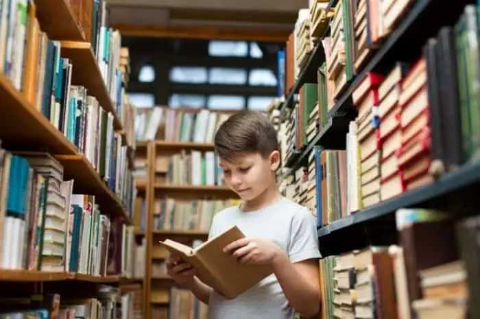 میانگین مطالعه روزانه ایرانیها ۱۱ دقیقه؛ کتاب کاغذی همچنان محبوبترین انتخاب