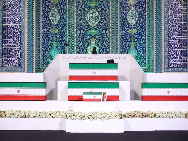 ادای احترام هیاتهای بینالمللی به پیکر رهبر شهید انقلاب ایران – جمهور نیوز