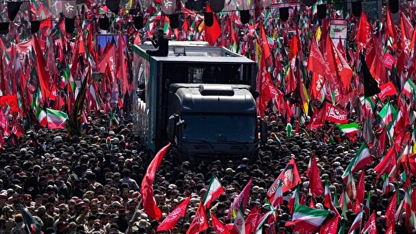 تشییع تاریخی پیکر رهبر شهید انقلاب در تهران؛ جلوهای از وفاداری و حماسه ملی