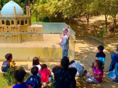 کودکان در باغ موزه مینیاتور منطقه ۸، راویان میراث تاریخی ایران شدند – جمهور نیوز