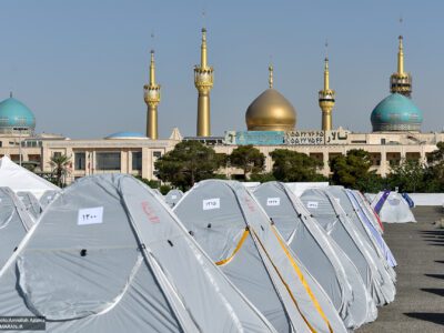 آستان مقدس امام خمینی(س) در کنار زائران مراسم بدرقه و تشییع امام قائد شهید/فیلم را ببینید