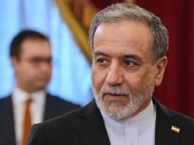 عراقچی: واشنگتن خود را از غل و زنجیر اسرائیل رها کند