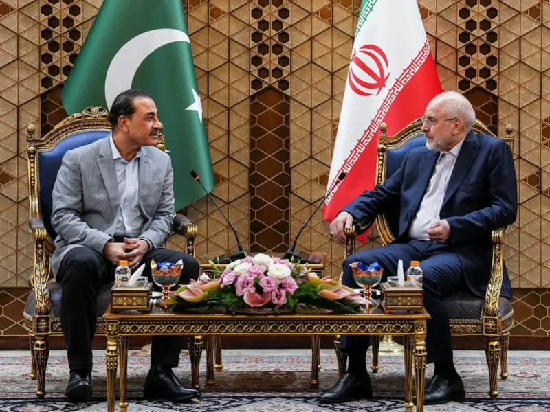 قالیباف در دیدار فرمانده ارتش پاکستان: تهدیدات نظامی تصمیمات راهبردی ایران را تغییر نمی‌دهد
