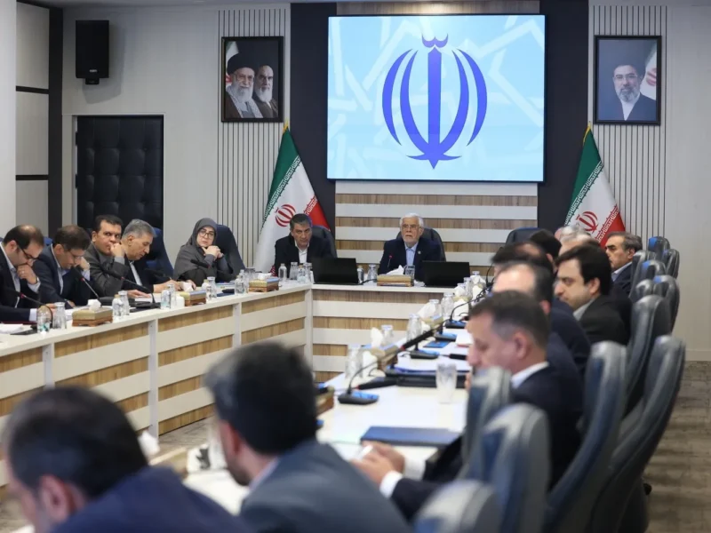 در کنار تهدیدها، ظرفیت‌های کشور را هم ببینیم؛ از مشکلات عبور می‌کنیم